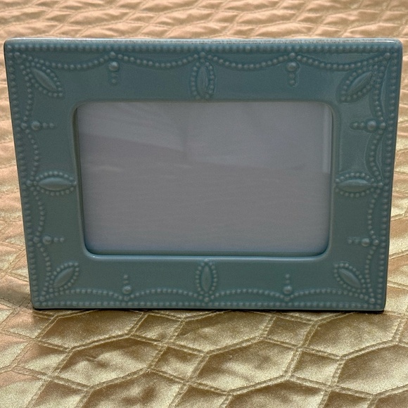 Lenox American by Design French Perle 4"x6" Table Top Picture Frame in Ice Blue - Picture 2 of 10